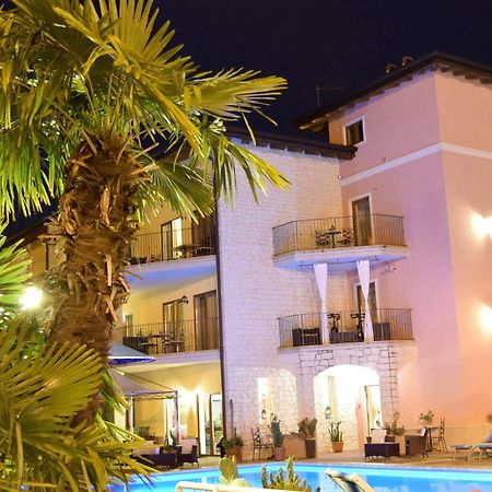 Апарт готель Residenza Le Due Torri Рива-дель-Гарда Екстер'єр фото